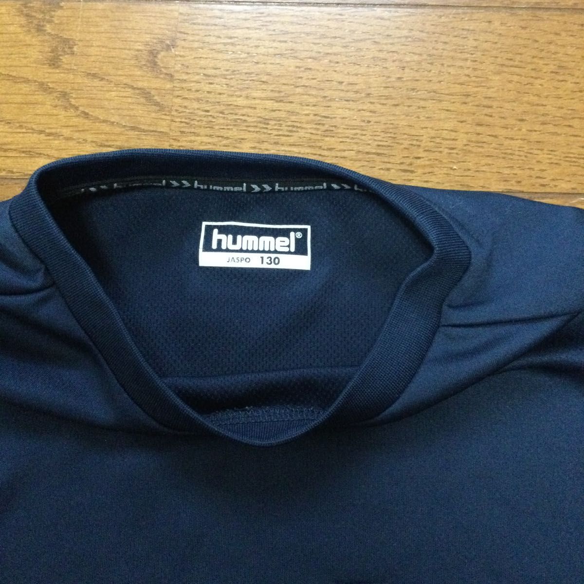 ヒュンメル　hummel  130㎝　サッカー練習着　 半袖Tシャツホワイト、ネイビー2枚セット