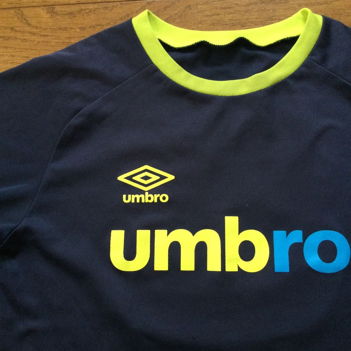 サッカー ジュニア プラクティスシャツ アンブロ　umbro 140 ㎝ 半袖Tシャツ