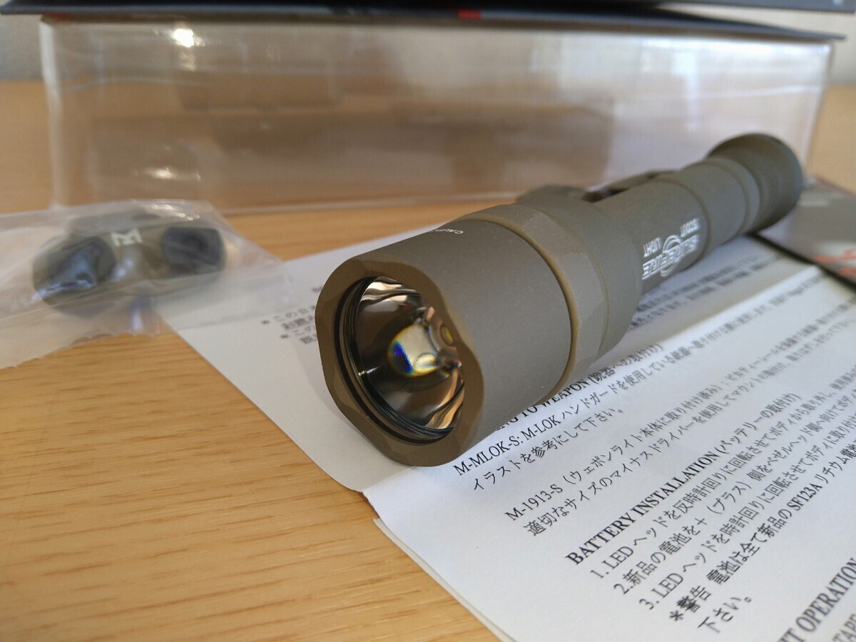 ■実物 SUREFIRE M640U SCOUTLIGHT PRO LED ウェポンライト 1000lumen TAN タンカラー M-LOKマウント付き！の画像5