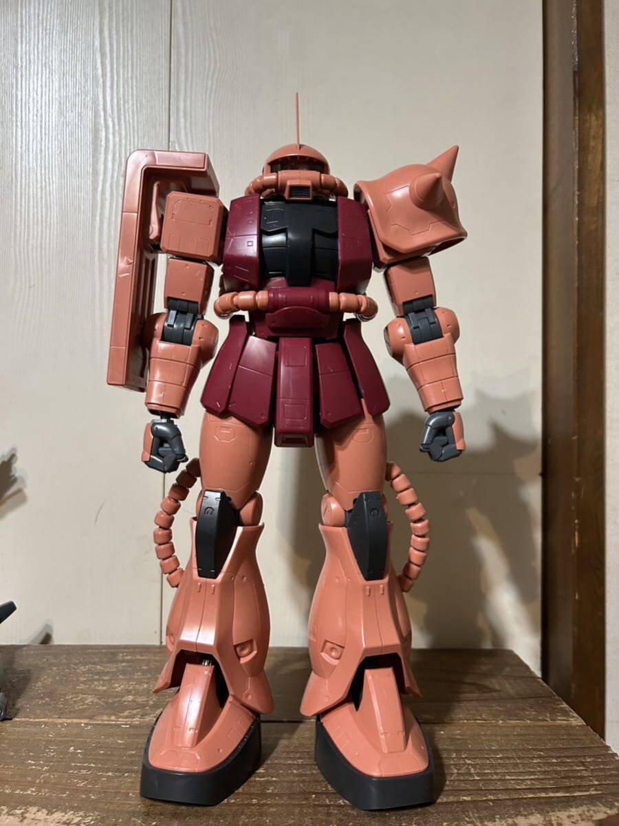 ② 【1/48】バンダイ メガサイズ シャア専用ザクⅡ 【完成品/ジャンク】 プラモデル ガンプラ ガンダム_画像2