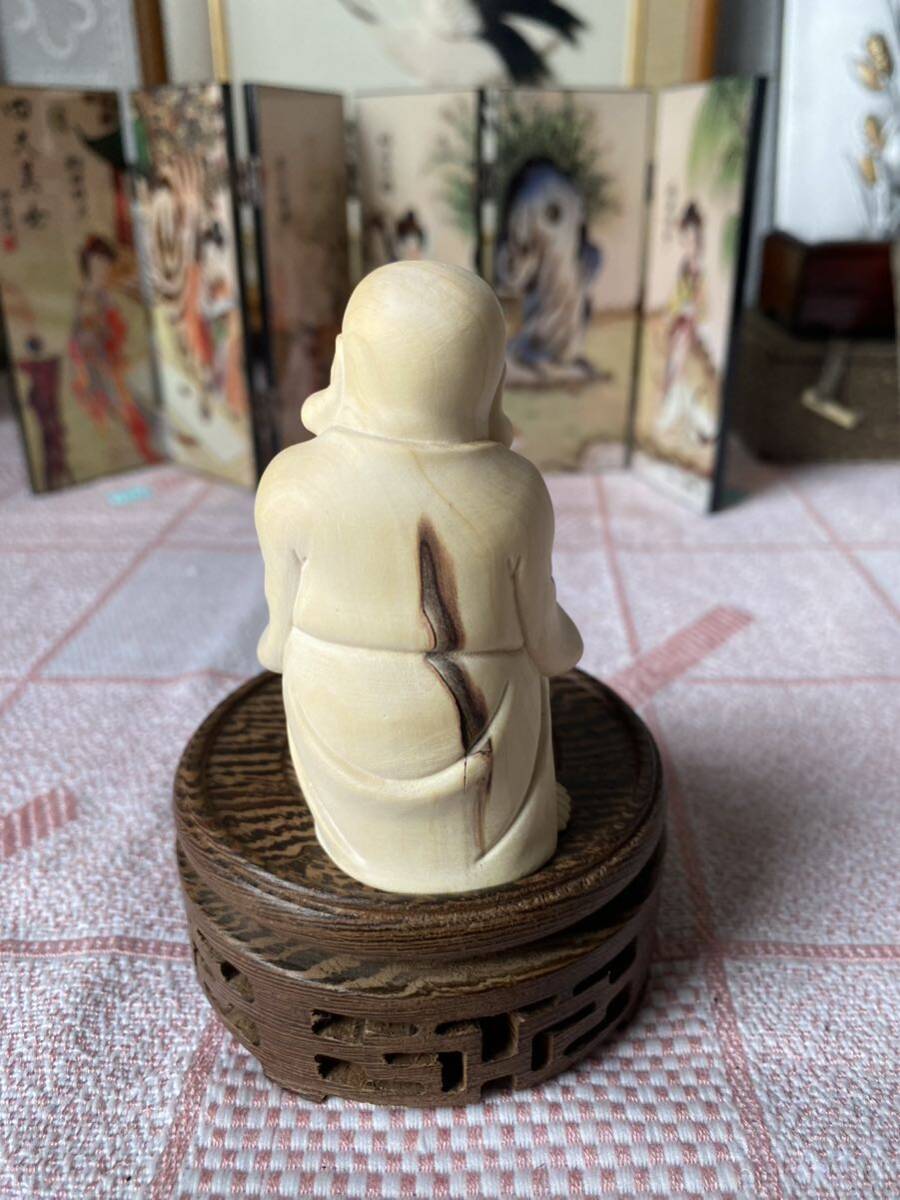 極上彫 木彫仏像 七福神 布袋様 彫刻 仏教工芸 柘植材 財運工芸品　花台付木彫り キズあり_画像4