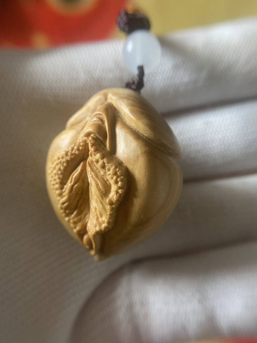  free shipping * new work * old fine art .. thing netsuke woman vessel woman . shunga .. man root strap tsuge made high class tree carving wood grain handicraft superior article 