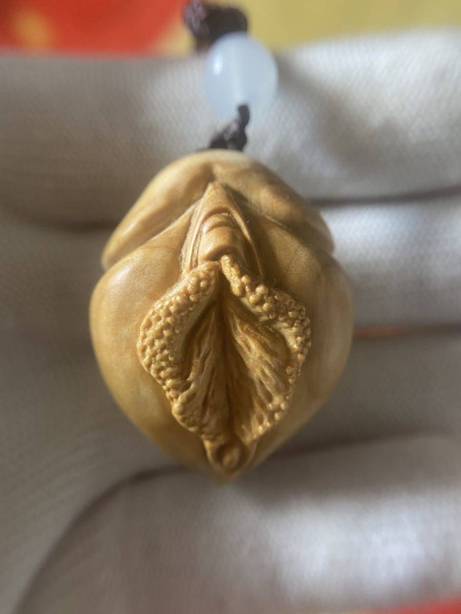  free shipping * new work * old fine art .. thing netsuke woman vessel woman . shunga .. man root strap tsuge made high class tree carving wood grain handicraft superior article 