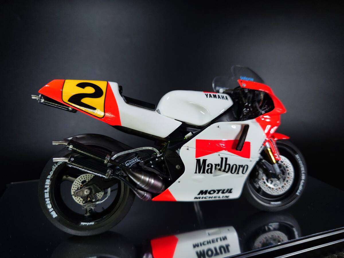 完成品 1990 YZR500 マルボロ ロバーツ ウェインレイニー バイク プラモデル 模型 WAYNE RAINEY YAMAHA SE (XSR900GP TZR250R 3MA 1KT 3XVの画像2