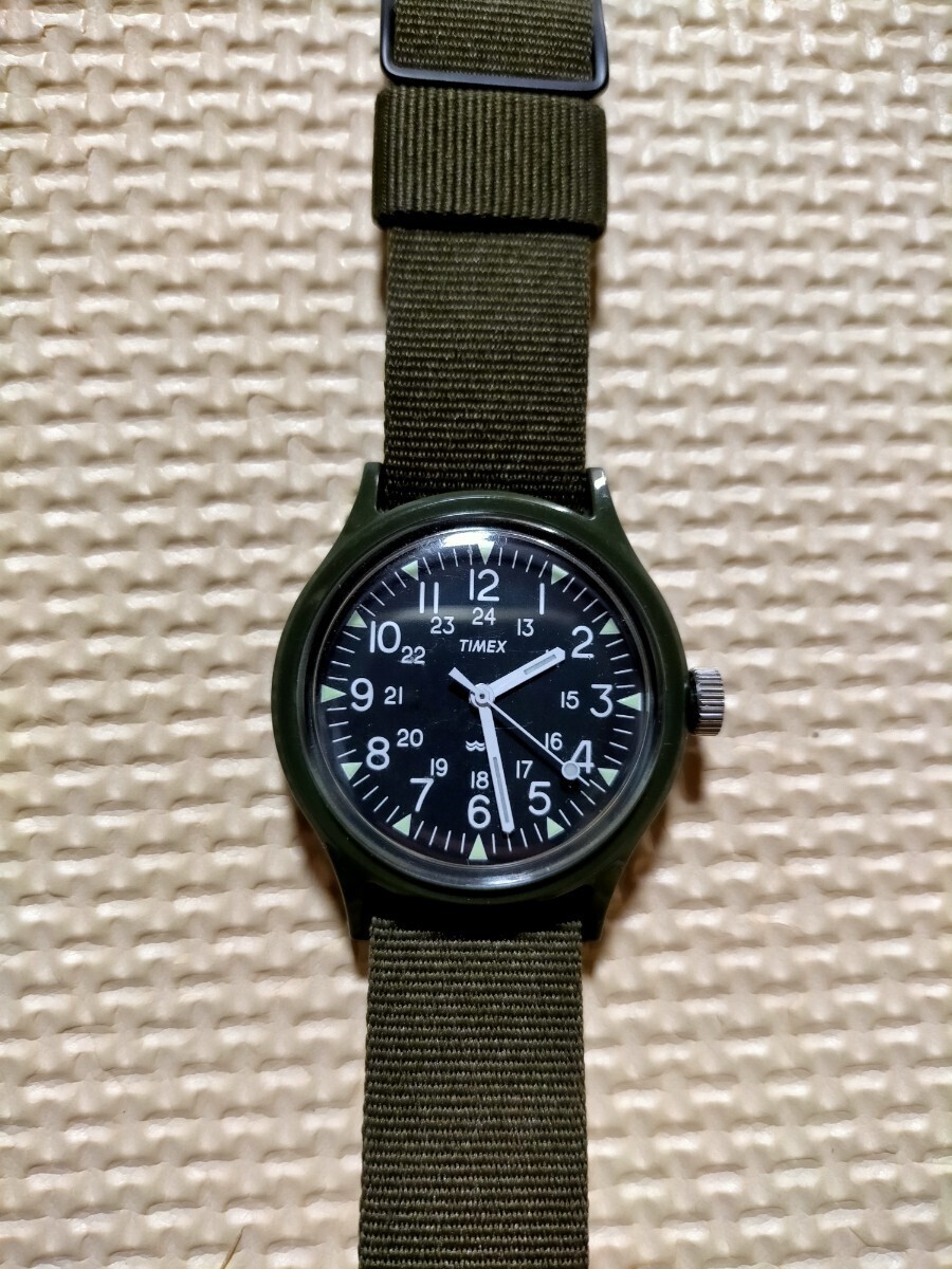 電池交換済み TIMEX タイメックスキャンパー TW2P88400 カーキ 腕時計 の画像2