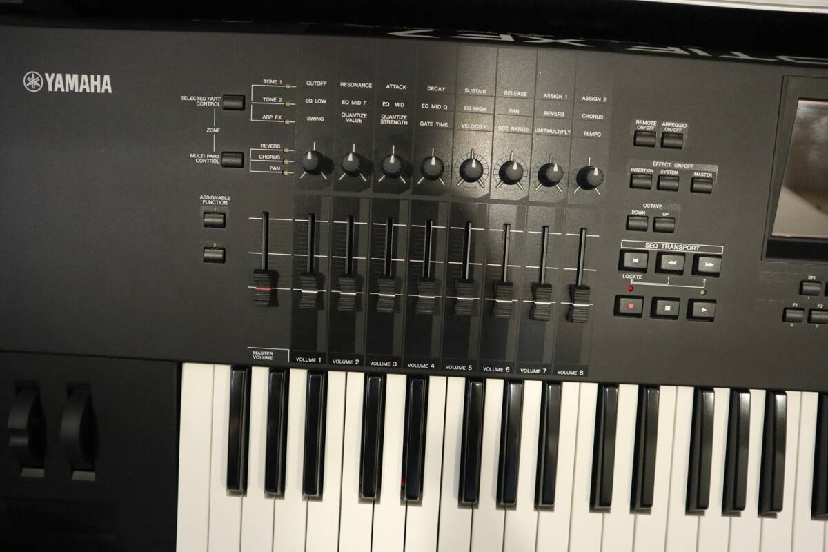 【美品、送料無料、純正ハードケース付】YAMAHA MOTIF XF7 76鍵 シンセサイザー キーボードの画像4