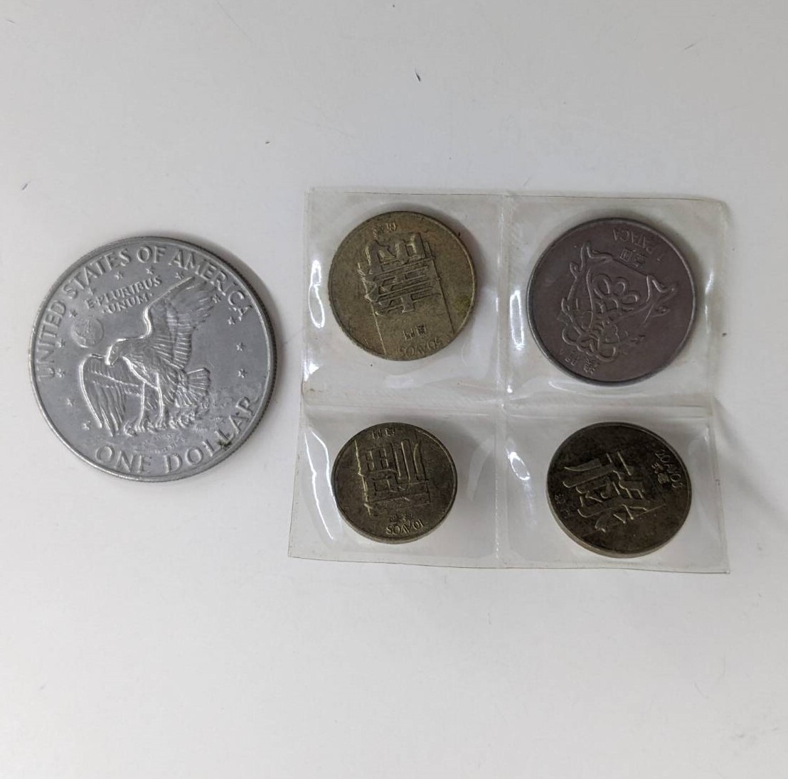 ■1972年 アメリカ硬貨 リバティーコイン 1ドル アイゼンハワー マカオ硬貨  福禄寿 1パカタ 1982 1988の画像1