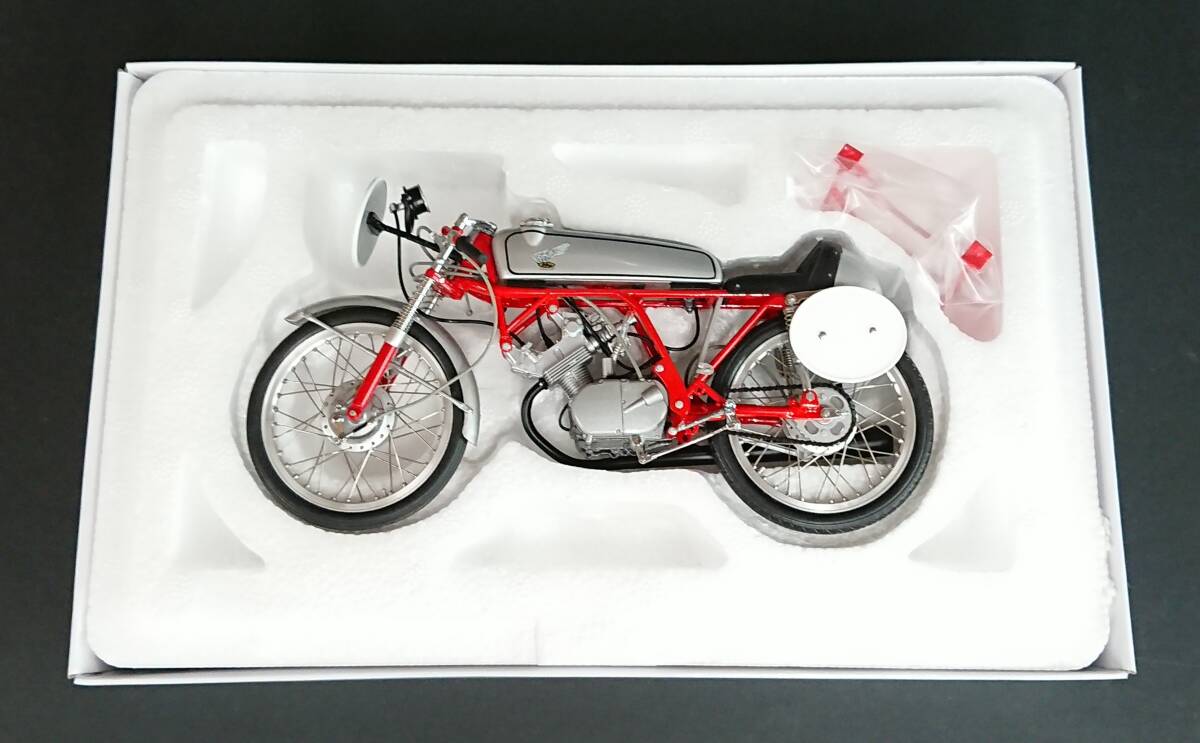 ○ミニカー 1/10 Honda CR110 CUB RACING 1962(シルバー×レッド) の画像2