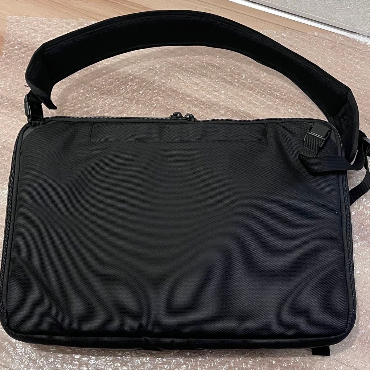 極美品】MONOLITH SHOULDER PRO 16 ショルダーバッグ ブリーフ 極美品】MONOLITH SHOULDER PRO 16 ショルダーバッグ ブリーフ