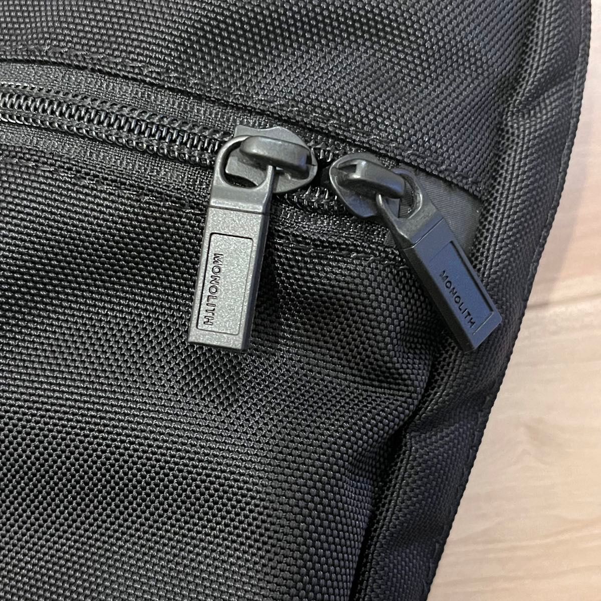 極美品】MONOLITH SHOULDER PRO 16 ショルダーバッグ ブリーフ 極美品】MONOLITH SHOULDER PRO 16 ショルダーバッグ ブリーフ