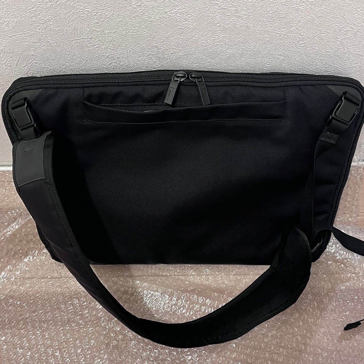 極美品】MONOLITH SHOULDER PRO 16 ショルダーバッグ ブリーフ 極美品】MONOLITH SHOULDER PRO 16 ショルダーバッグ ブリーフ
