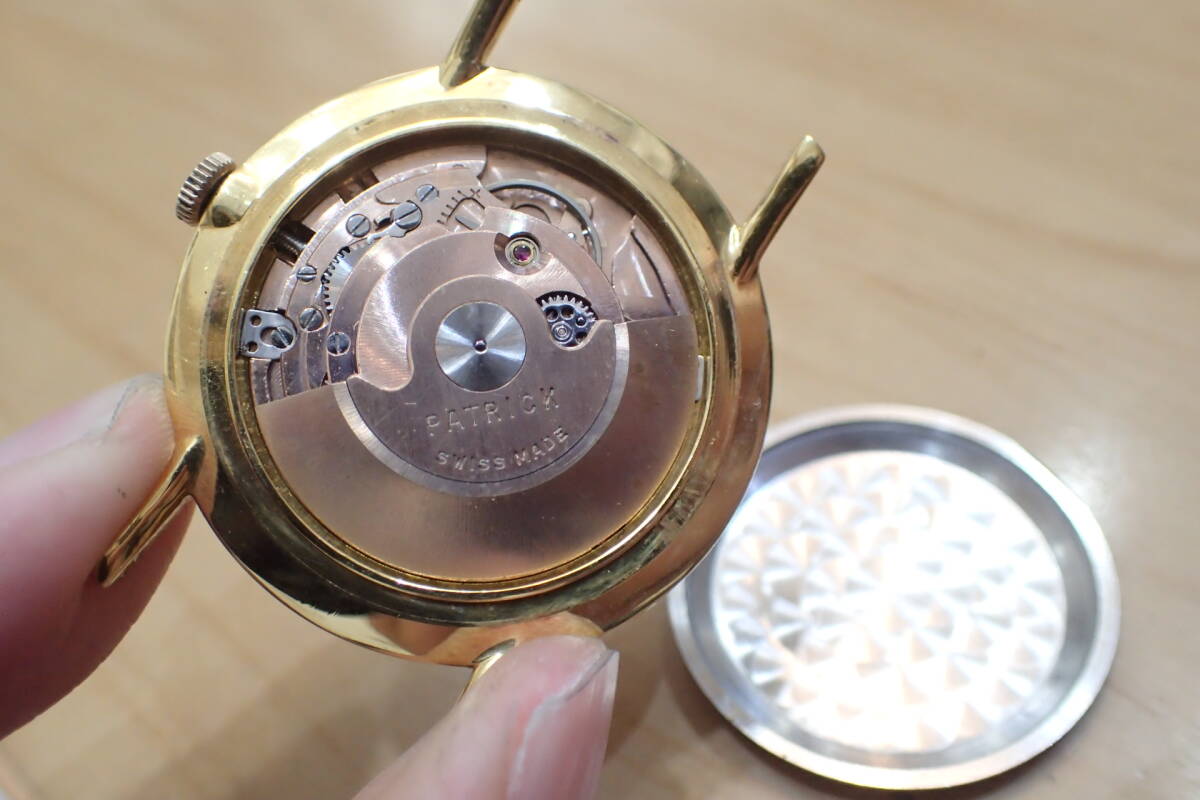 デッドストック/シール付き ◆パトリックマチック ◆Pロゴ ゴールド/スイス製 自動巻き メンズ腕時計の画像2