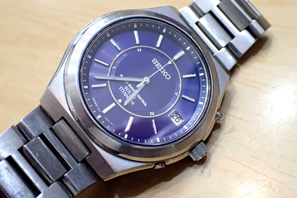セイコー/SEIKO ◆ 7B22-0AF0 スピリット ソーラー/デイト チタン製 ◆ 青文字盤 メンズ腕時計の画像1
