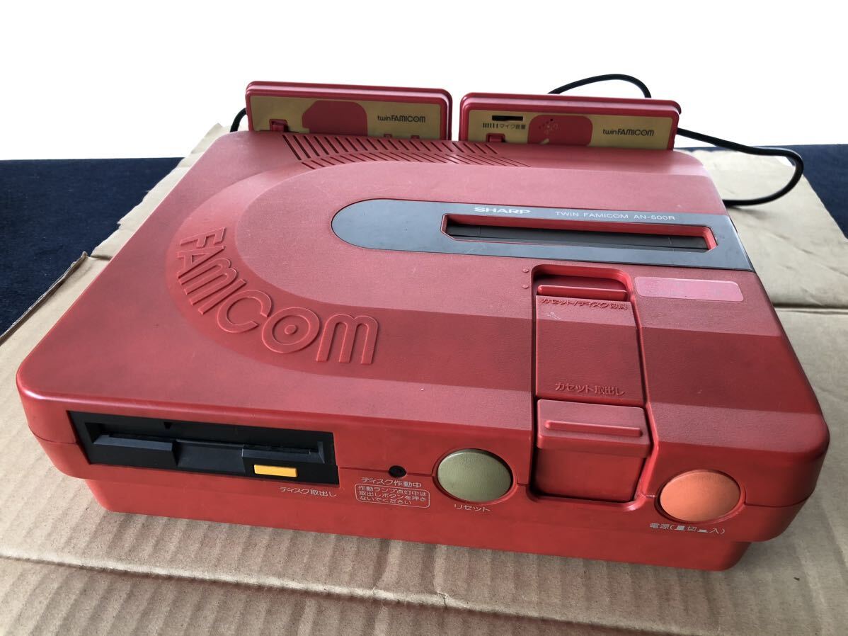 シャープ ツインファミコン SHARP TWIN FAMICOM 赤 AN-500R レトロゲーム 昭和 ジャンク品_画像2