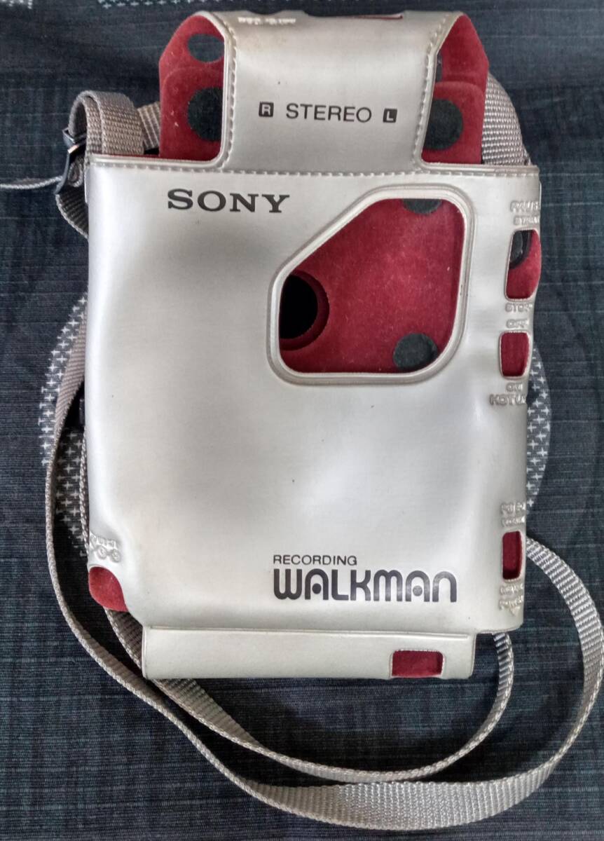 ウォークマン収納ケース SONY RECORDING WALKMAN シルバー 難あり 日本製 ショルダーバックの画像1