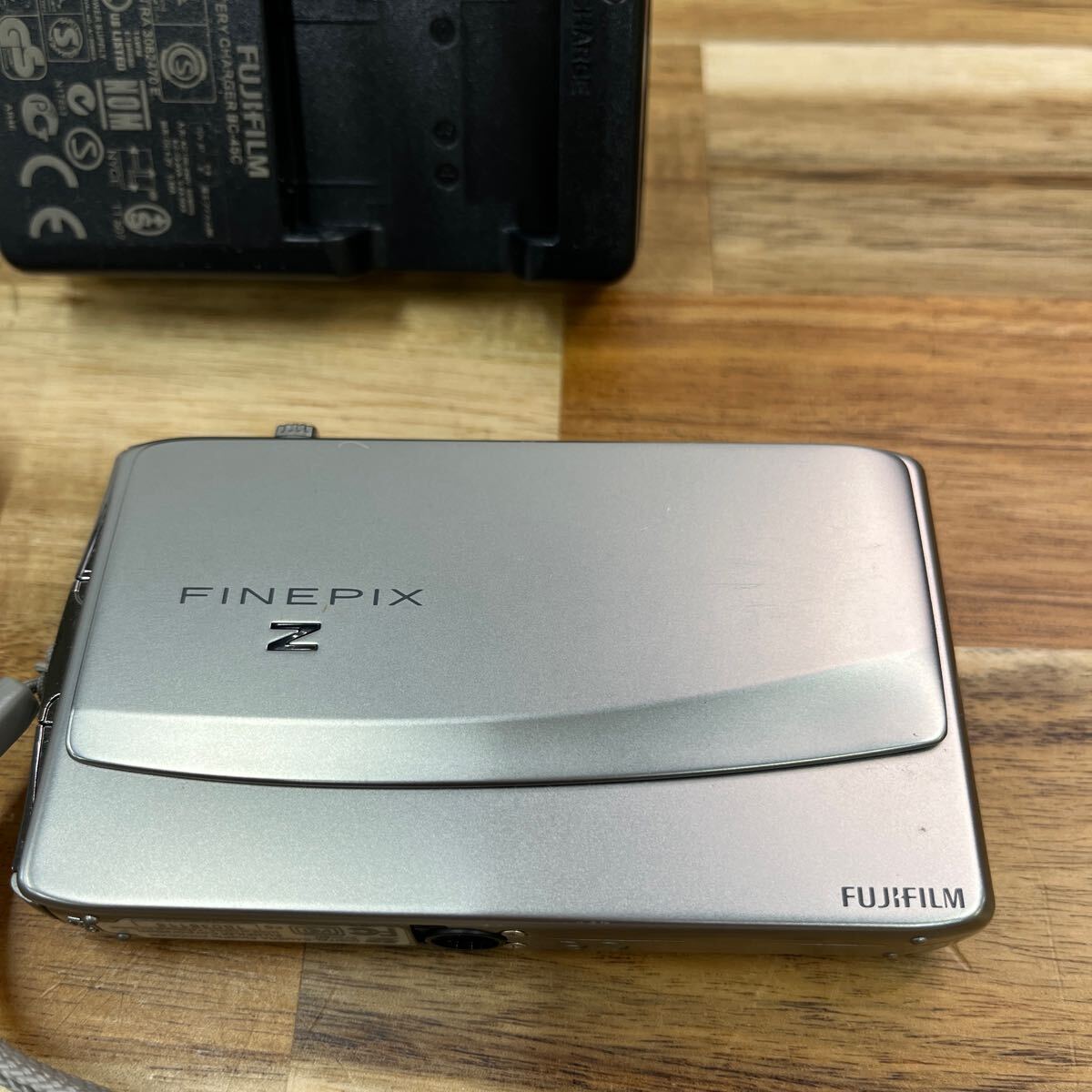 ②富士フィルムFUJIFILM FinePix z900 A100 2点セット 動作確認済み 充電器つき_画像4