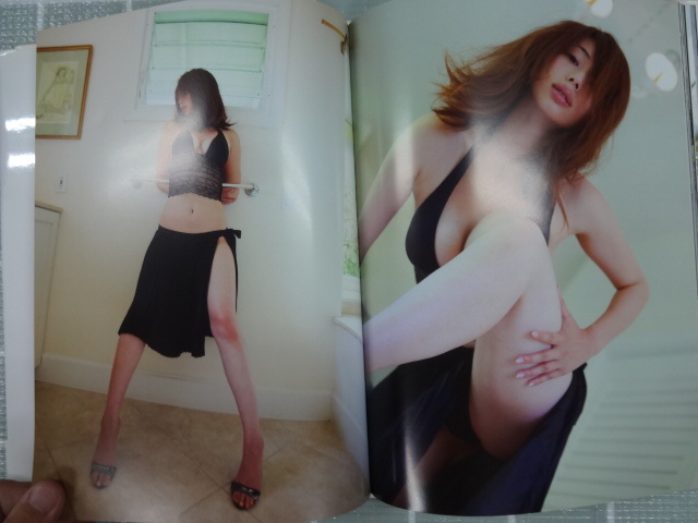 井上和香 写真集 iw 2010年初版 帯あり ジャンク グラビアアイドル 巨乳の画像8