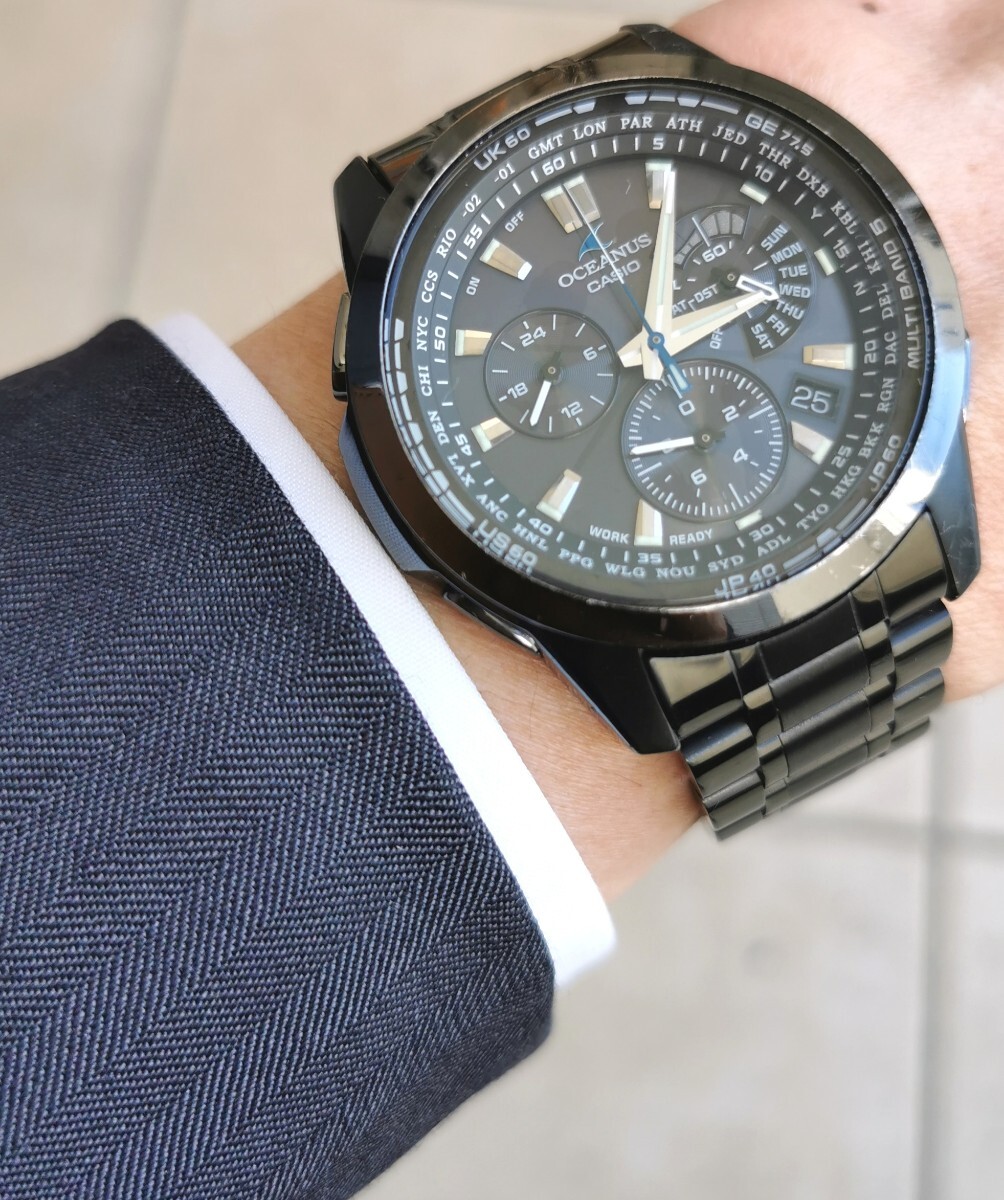 カシオの電波ソーラー腕時計　黒塗り　ベルト社外品