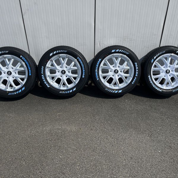 ハイエース 深リム ホワイトレター 17インチ 6.5j 215/60R17 新品 4本セット タイヤホイールセット YOKOHAMA PARADA PA03 ドレスアップ_画像1