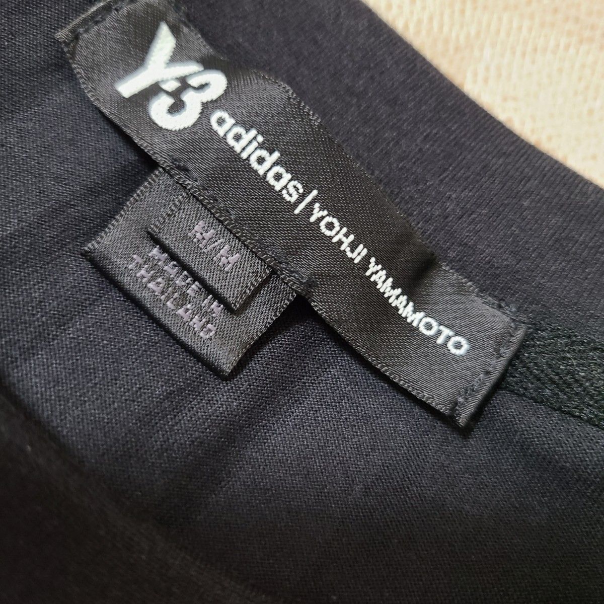 Y-3 ヨウジヤマモト スリーライン バックロゴ 人気 Tシャツ Y-3 ヨウジヤマモト スリーライン バックロゴ 人気 Tシャツ