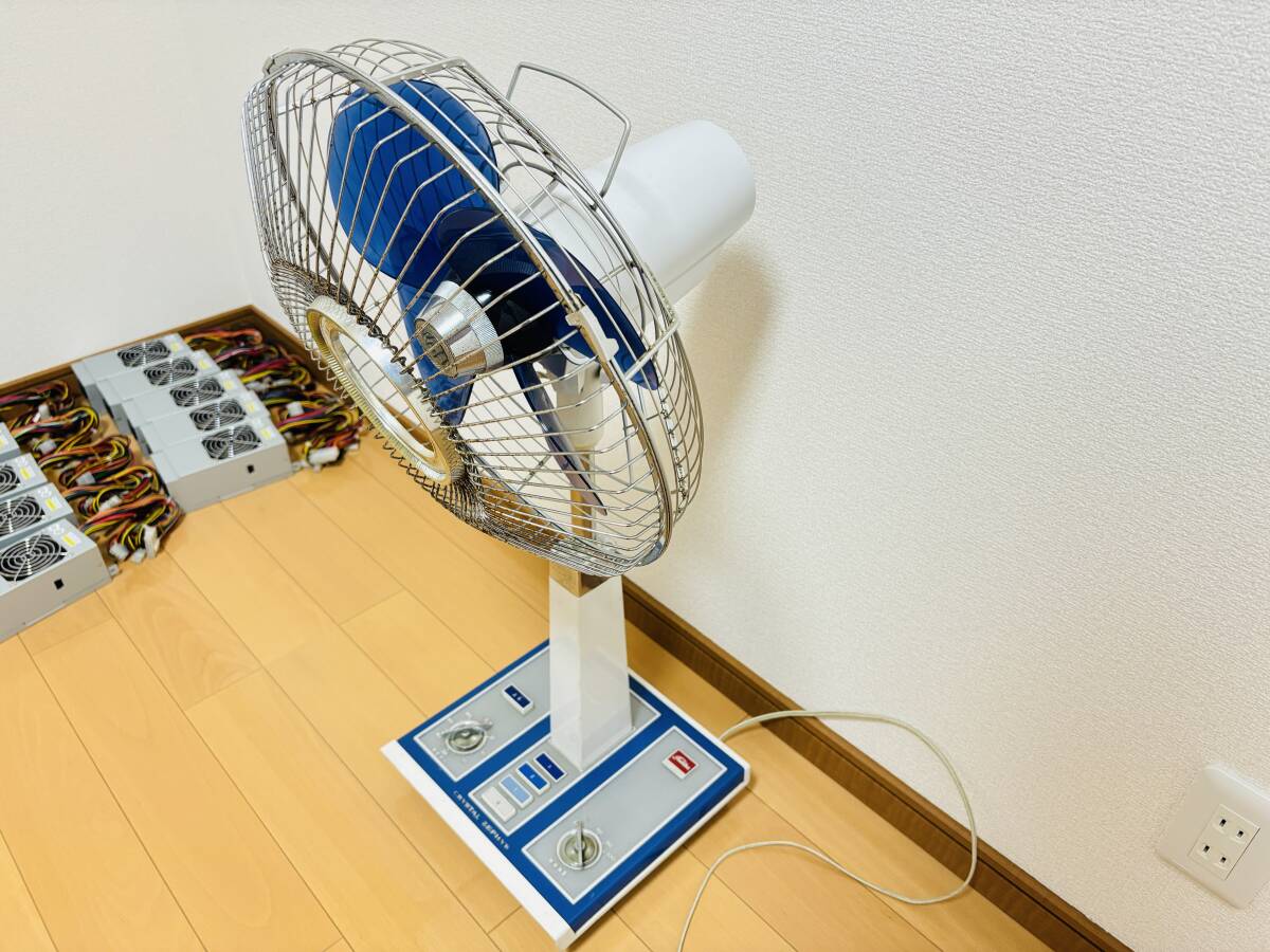 * Showa Retro * TOSHIBA Toshiba CRYSTAL ZEPHYR SF-30D electric fan feather diameter 30cm