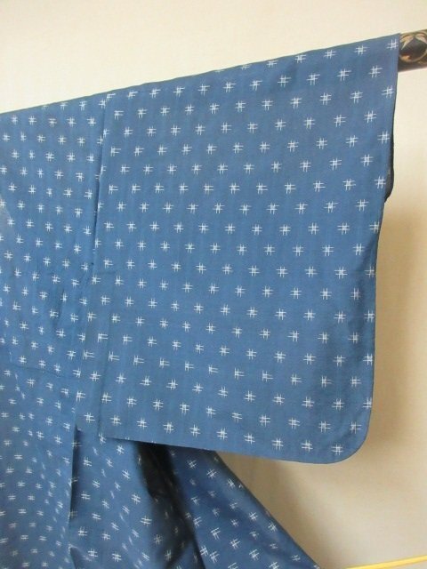 1円 良品 正絹 着物 小紋 紗 夏物 和装 紺 井桁 絣文様 かわいい 高級 単衣 身丈145cm 裄64cm【夢職】★★★_画像6