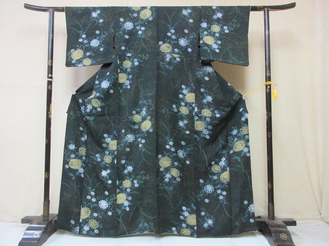 1円 良品 正絹 着物 小紋 縮緬 和装 花柄 菊 コスモス 草花 お洒落 高級 袷 身丈155cm 裄61cm【夢職】★★★の画像1