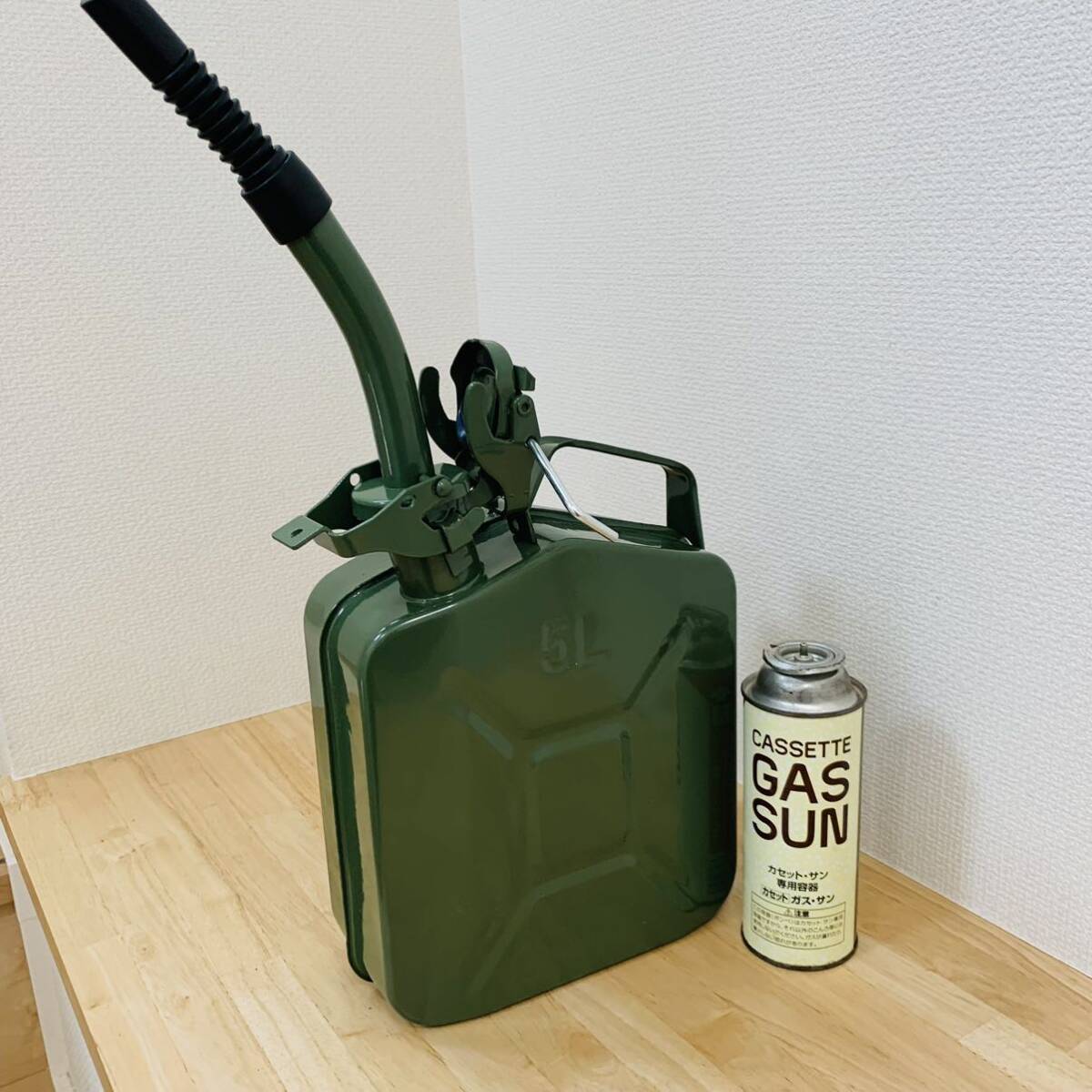 アウトドア 米軍風 高品質 灯油 ガソリン携行缶5L 燃料タンク 簡単に持ち運 キャンプ 野外登山24x12x31cm 1.25kg 厚さ0.6cm の画像9