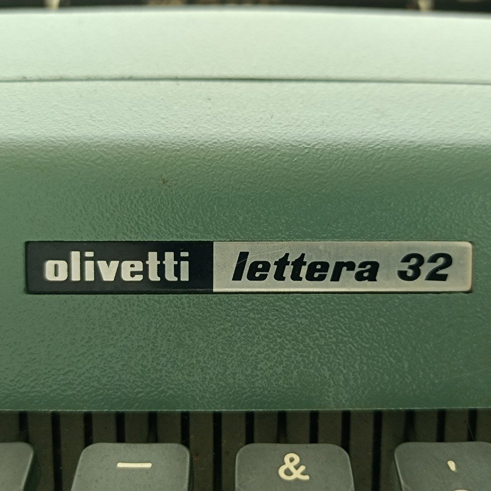 olivetti lettera オリベッティ レッテラ 32 スペイン製 ヴィンテージ タイプライター 専用ケース アンティーク レトロ 現状 中古の画像8