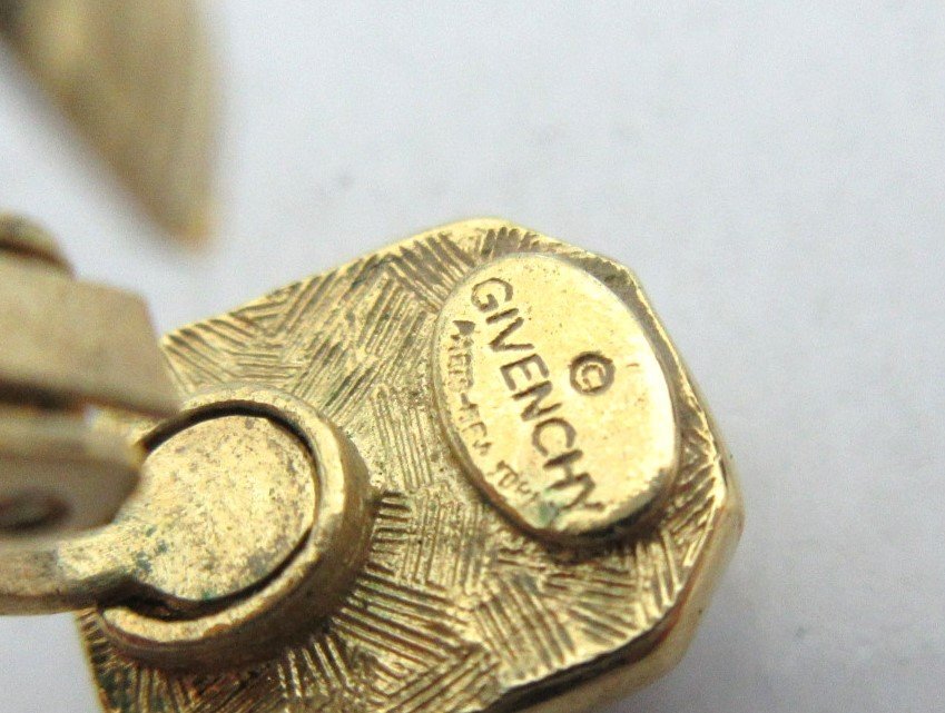 GIVENCHY/ji van si.: серьги цветной камень Gold цвет Vintage GP маленький .. аксессуары женский б/у /USED