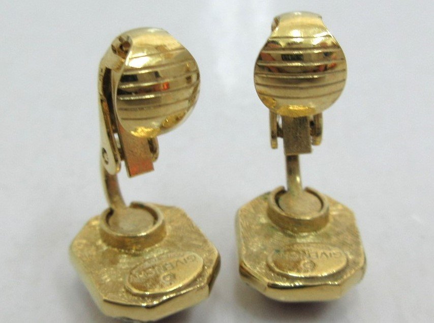GIVENCHY/ji van si.: серьги цветной камень Gold цвет Vintage GP маленький .. аксессуары женский б/у /USED