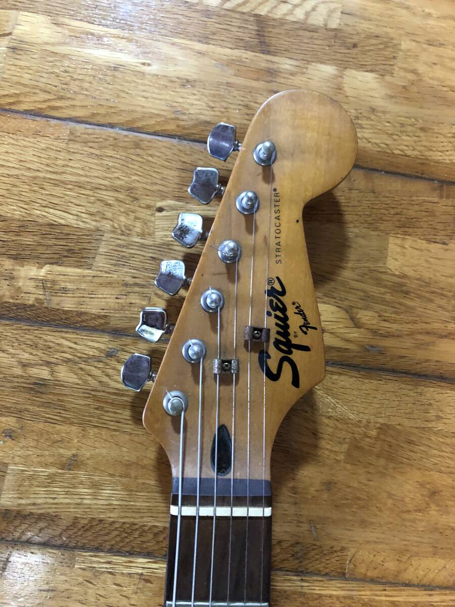 Squier Fender Stratocaster красный 