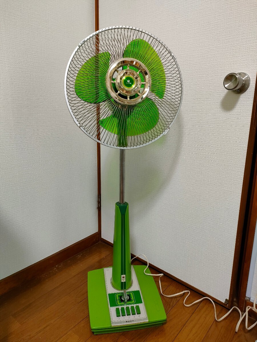 昭和レトロ 扇風機 当時物 動作品 SANYO サンヨー EF-A30EL 30cm お座敷扇 3枚羽根 グリーン 緑 レトロポップ 三洋電機 コンパクトファン _画像1