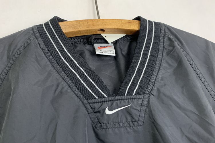 グッドスタイル!!90sビンテージNIKEナイキワンポイントプルオーバーナイロントレーナーMブラックアメカジストリートスポーツnr24743_画像3