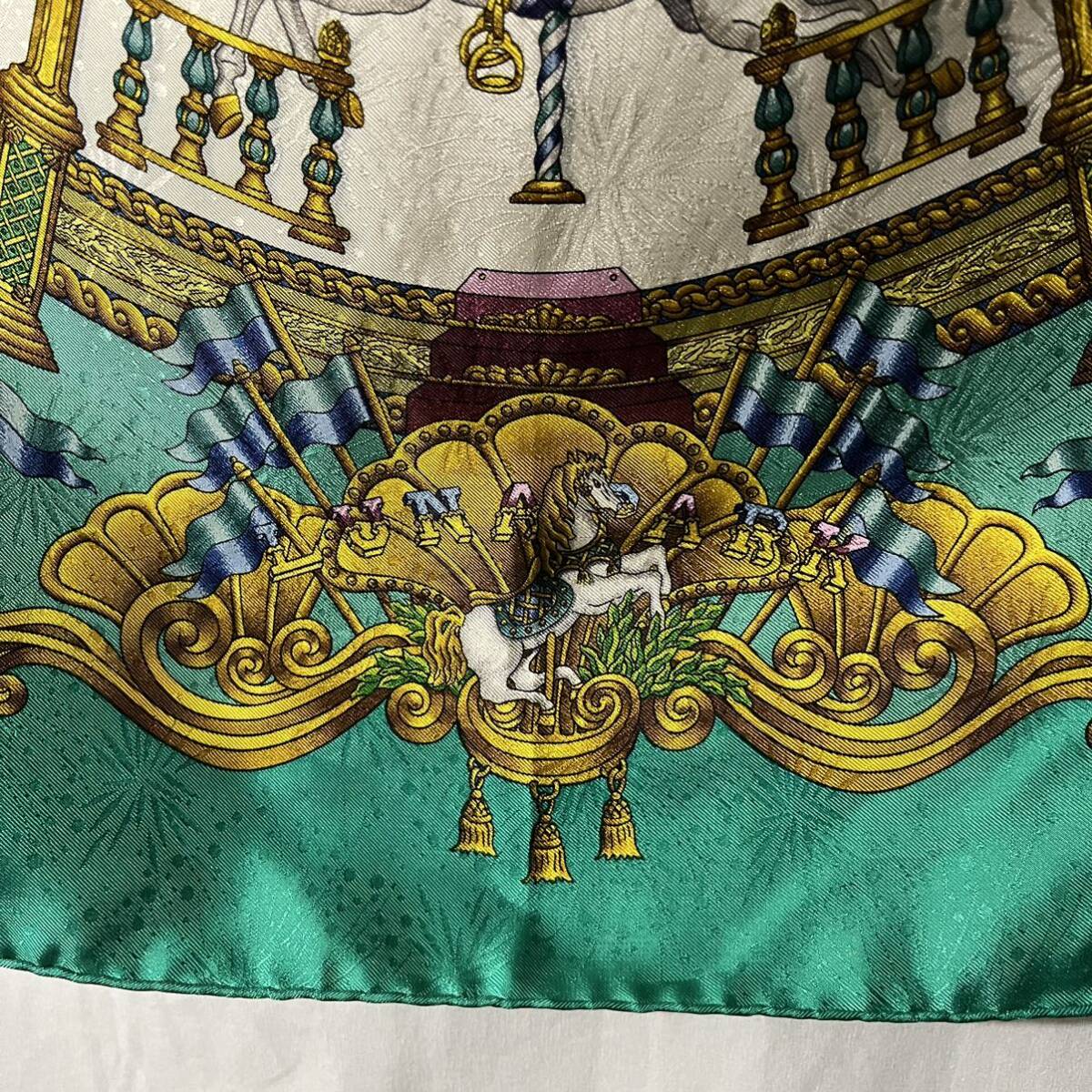 HERMES エルメス カレ 90 LUNA PARK 遊園地 メリーゴーランド シルクスカーフ 総柄 フランス製 ヴィンテージ OLD エメラルドグリーンの画像3