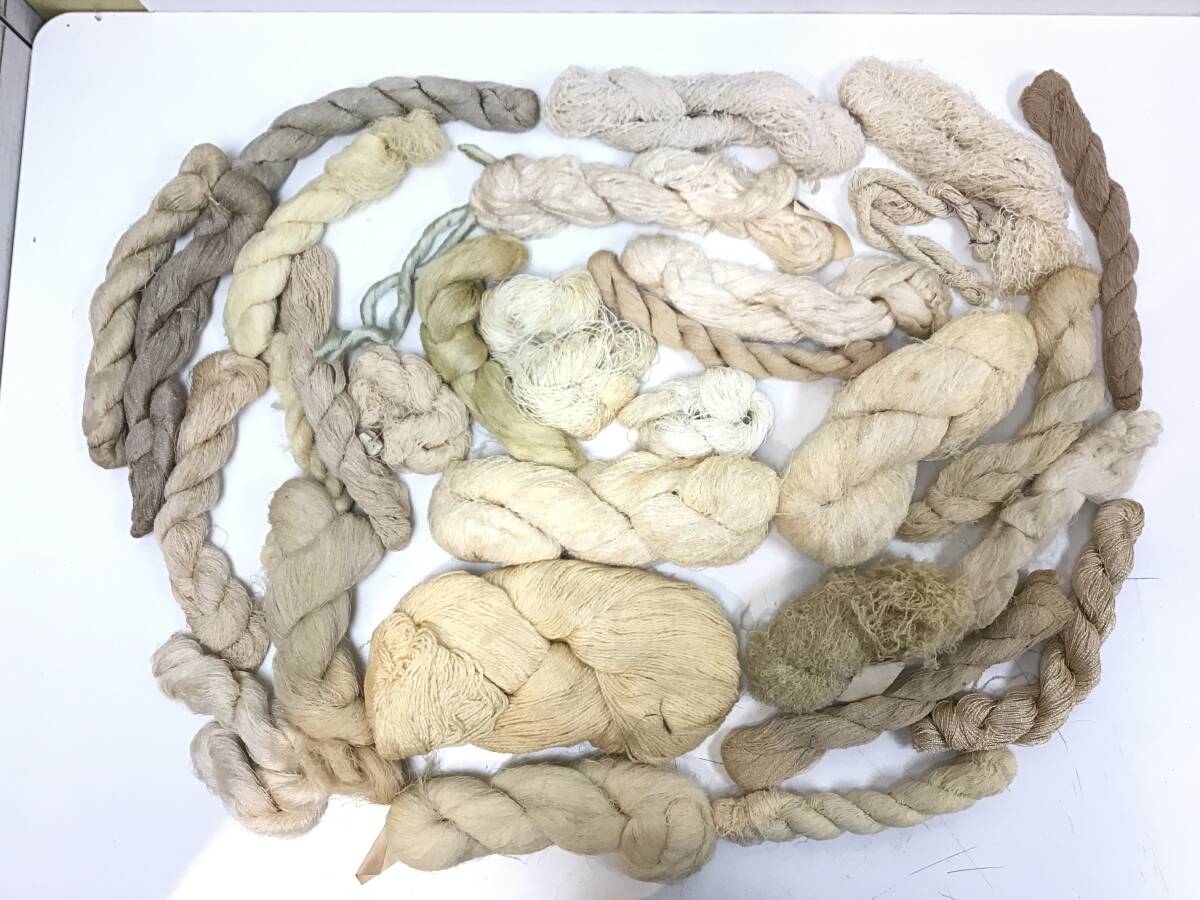 3752■ 絹糸 大量おまとめ シルク SILK 織り糸 織物 着物 着尺 色 未使用 長期保管品の画像1