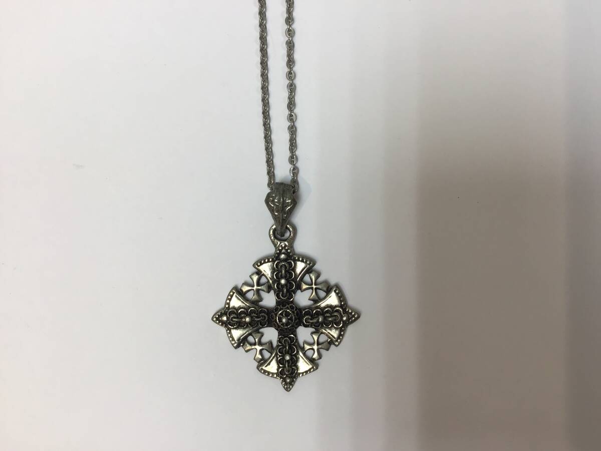 3794■　JERUSALEM エルサレム？ ST JUSTIN ？ ネックレス シルバーカラー 詳細不明 アクセサリー クロス 十字架 ※写真をご確認ください。_画像3