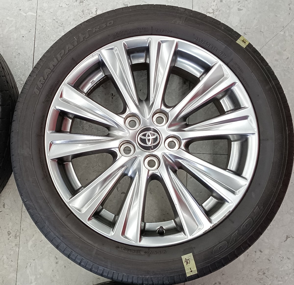 ★中古品★ 30アルファード 純正アルミホイール ハイグロス 18×7.5J＋45 114.3-5H TOYO TRANPATH R30 235/50R18 ガリキズ 釘あり【他商品_画像4