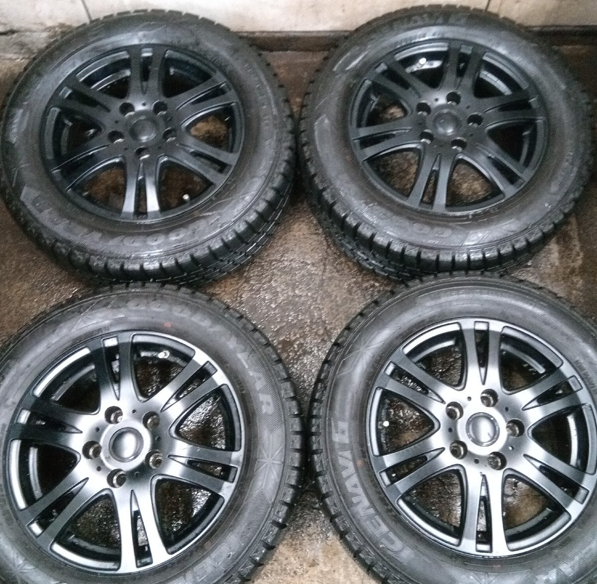 ★中古品★GOODYEAR ICENAVI 6 195/65R15 20年製 スタッドレスタイヤホイールセット 15×6J +43 114.3-5H ブラック【他商品と同梱歓迎】_画像1