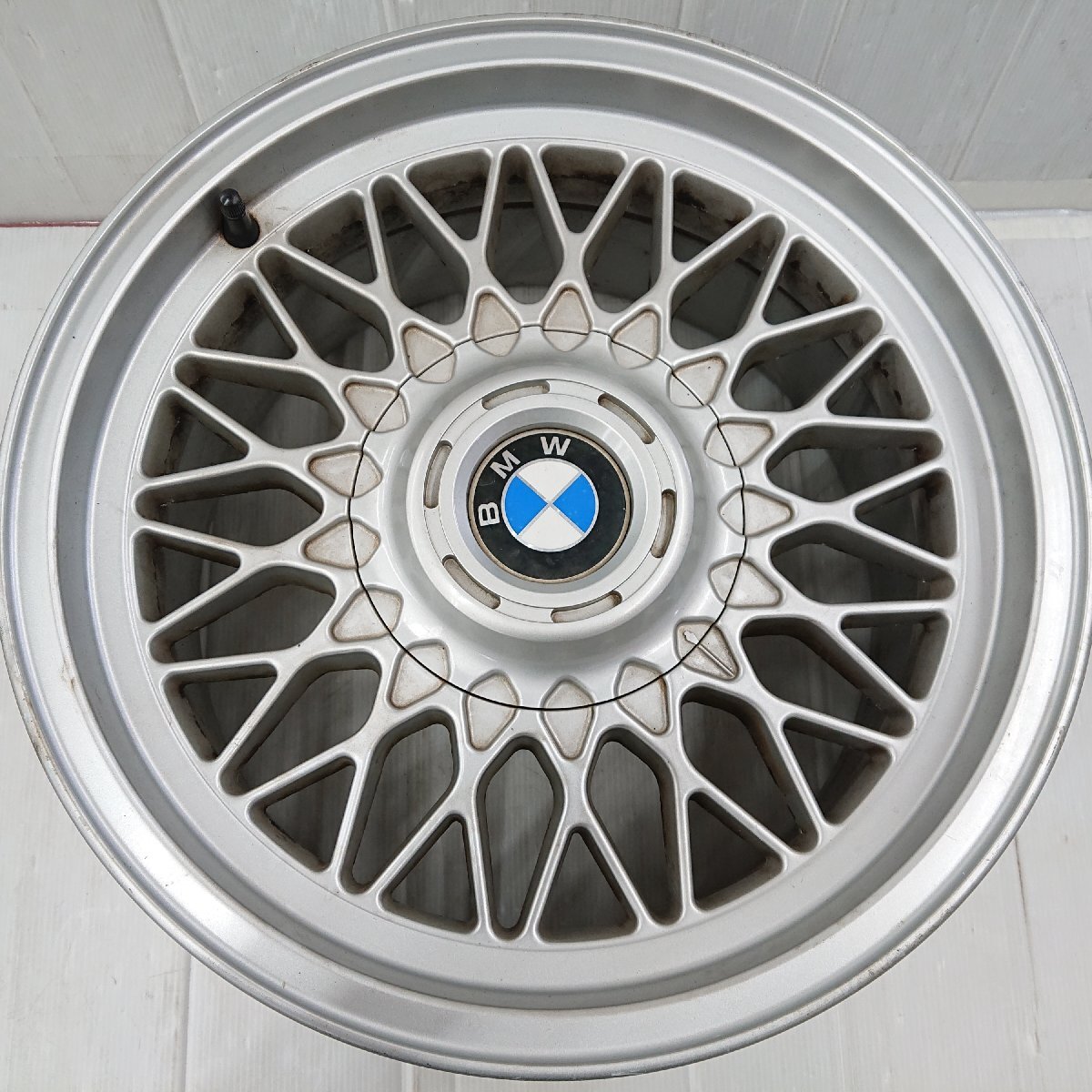 ★中古品★BMW 純正 16インチ 16×8J +23 120-5H メッシュ E38 ７シリーズ【他商品と同梱歓迎】_画像3