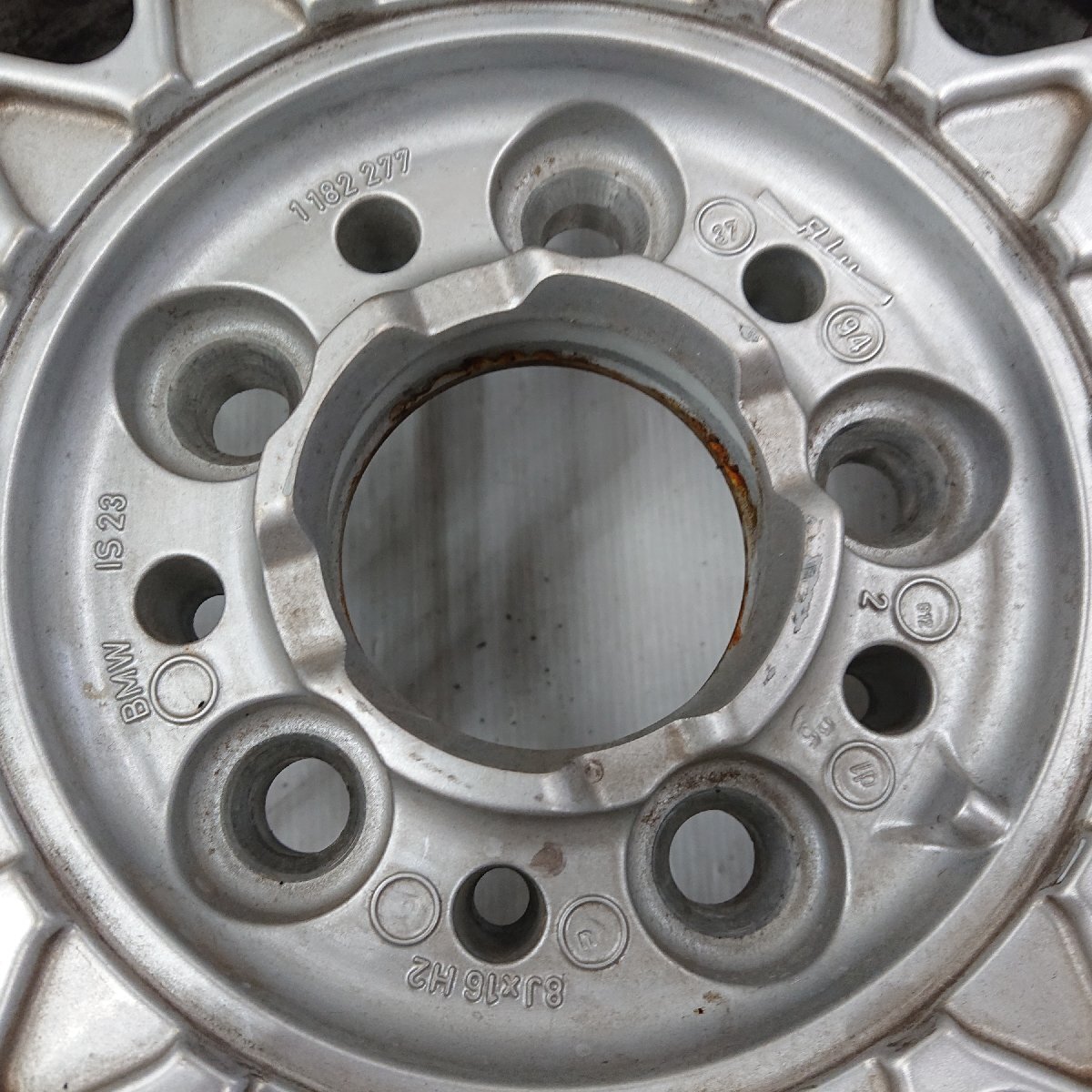 ★中古品★BMW 純正 16インチ 16×8J +23 120-5H メッシュ E38 ７シリーズ【他商品と同梱歓迎】の画像9