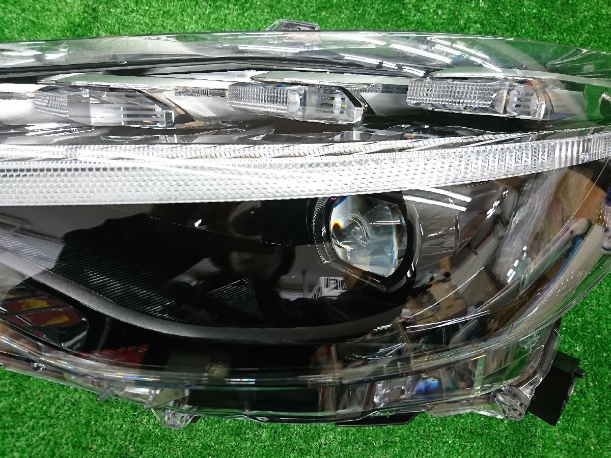 ★中古品★TOYOTA トヨタ カローラクロス 10系 純正 LEDヘッドライト 左 助手席側 HASCO 16-177【他商品と同梱歓迎】_画像3