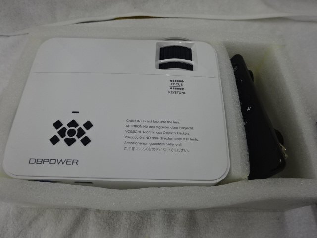 ★中古品★DBPOWER　LED LIGHT SOURCE SMART PROJECTOR スマートプロジェクター_画像1