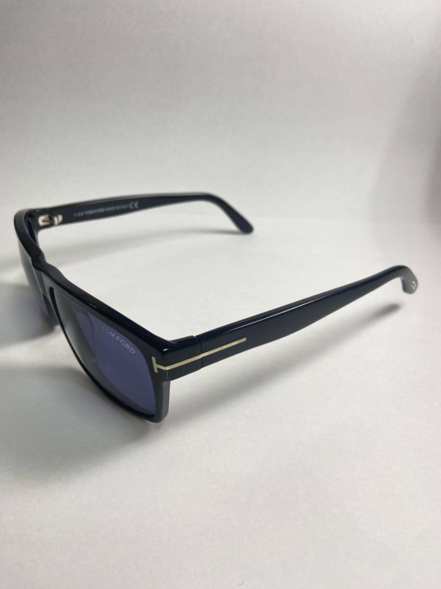 TOM FORD トムフォード　サングラス アイウェア　23 専用ケース付 イタリア製　TF678-F 01V_画像3