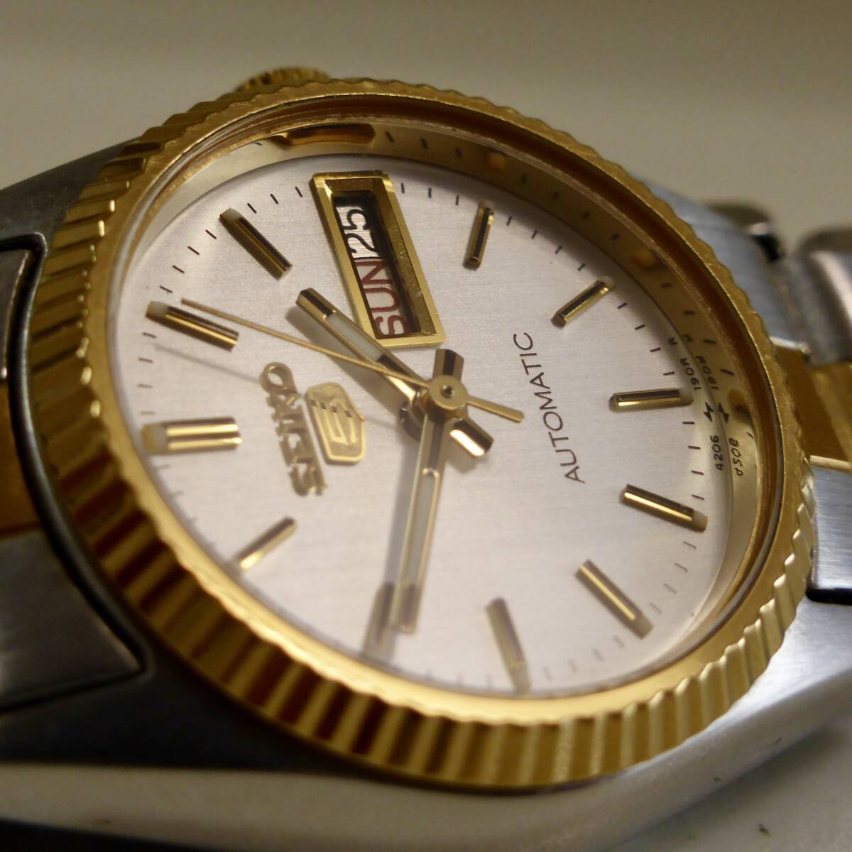 ♪SEIKO 5 セイコーファイブ 4206-0510 コンビモデル ホワイト文字盤 デイデイト レディース腕時計 極美品の画像2