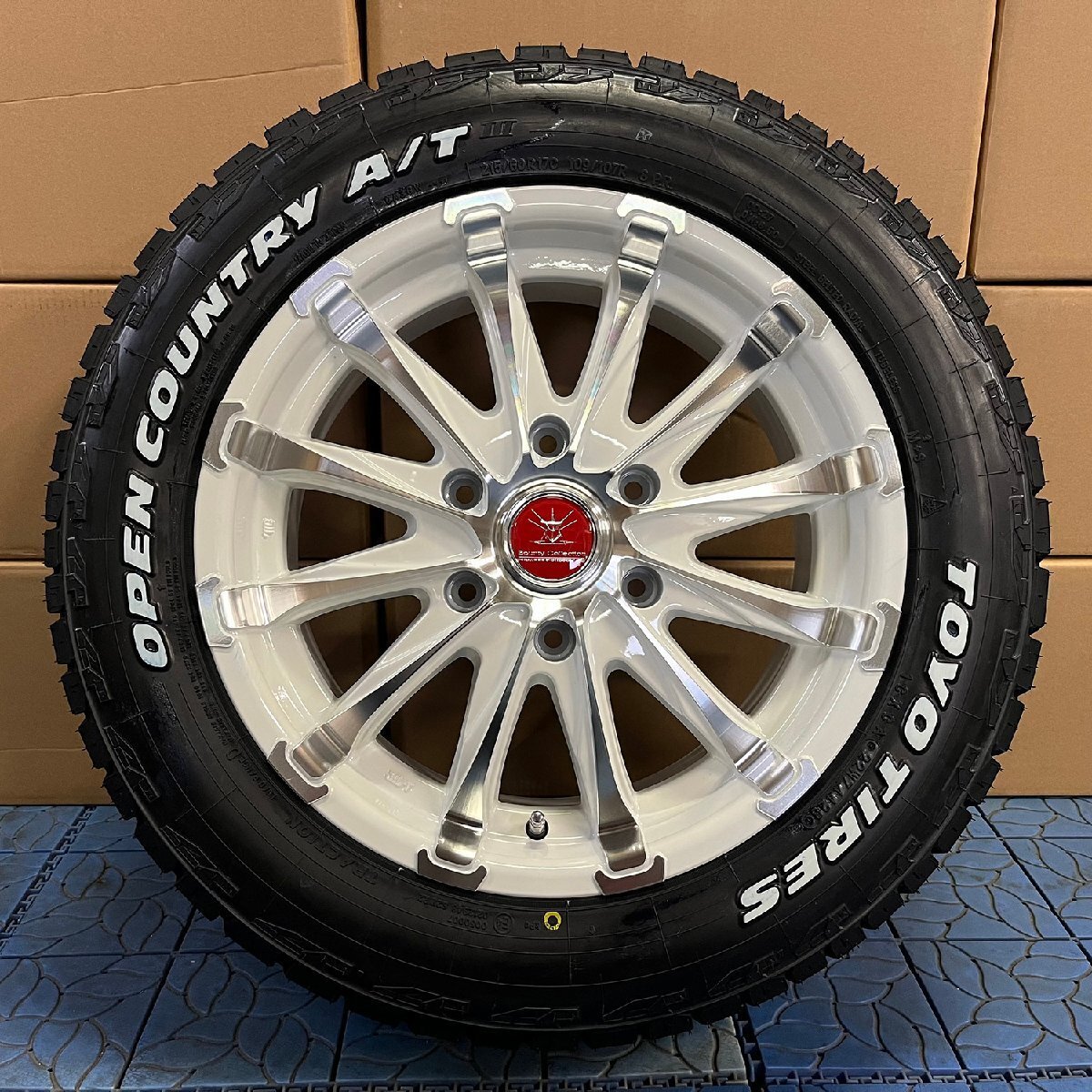 車検対応 ハイエース レジアスエース 17インチ タイヤホイールセット BD12 TOYO オープンカントリー AT 215/60R17 1台分 ホワイトレター_画像2