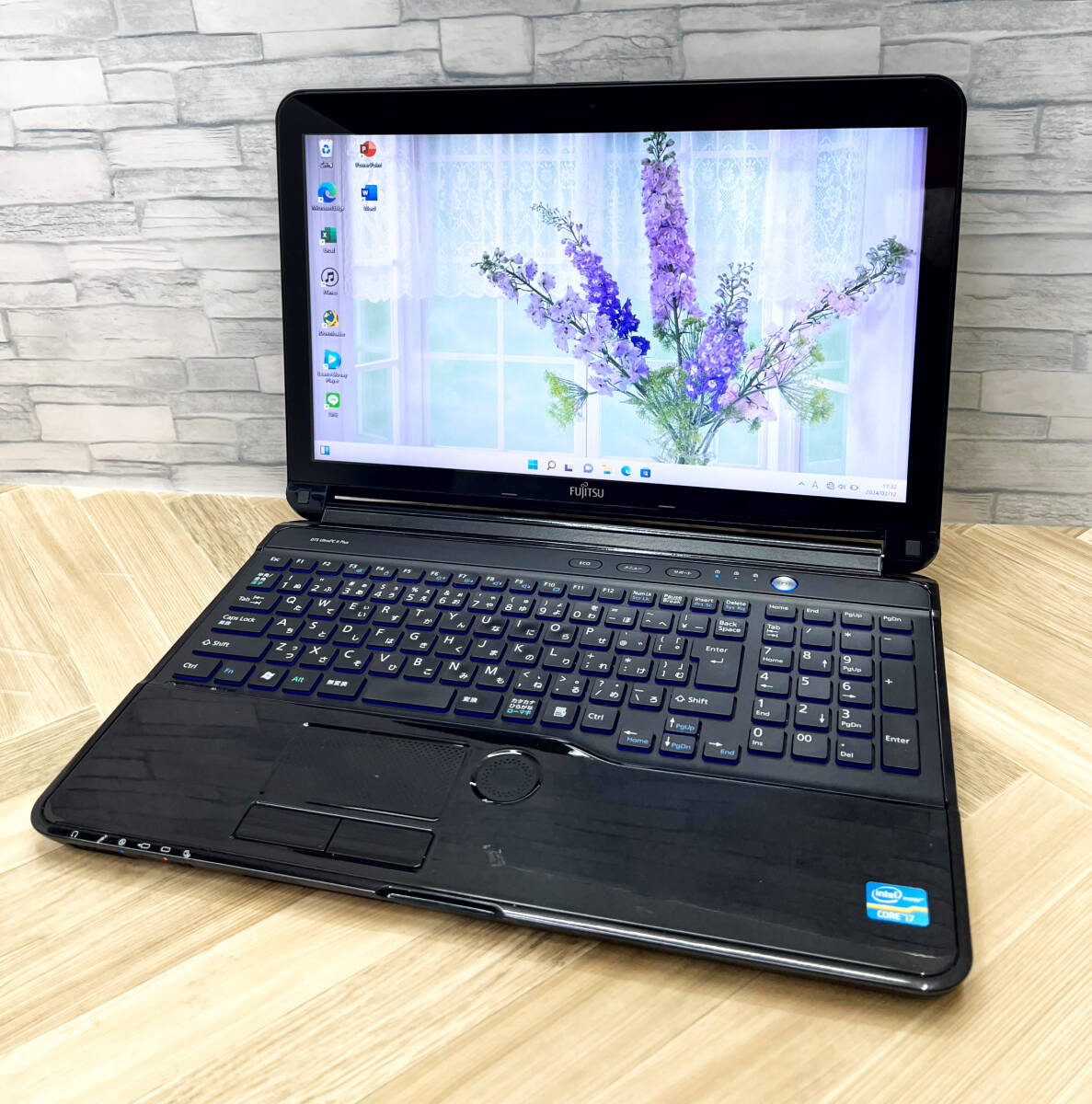 極上品/新型Window11搭載/富士通/爆速Core-i7搭載/カメラ/高速新品SSD512GB/驚異の16GBメモリー/ブルーレイ/DVD焼き/オフィス/ソフト多数！の画像2