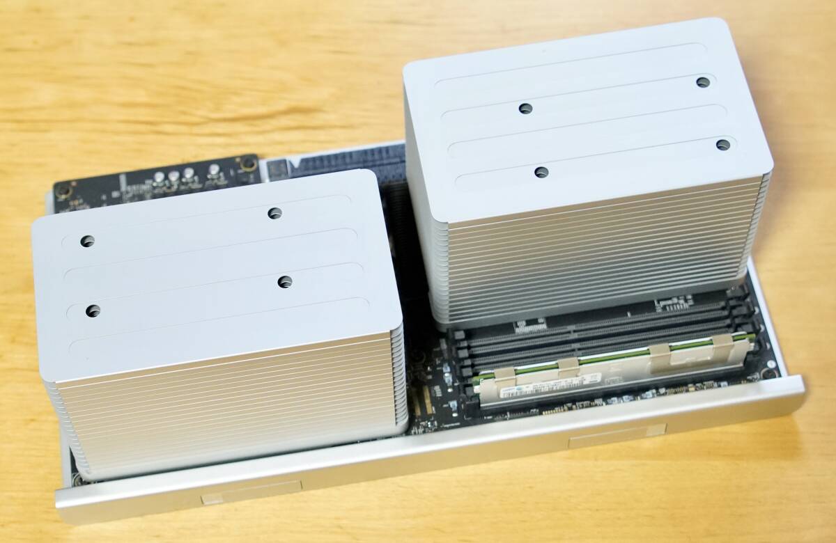 Apple純正 Mid2010/Mid2012MacPro用 CPU 2.4GHz x2<8コア・16スレッド/ターボブースト時2.66GHz>+16GB ECCセット 動作確認済みです。