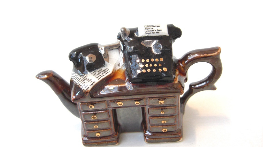 イギリス製 CRIME WRITERS DESK（犯罪小説家の机）CARDEW DESIGN（カーデュー デザイン） TINY TEAPOT：ティーポット型インテリア小物_画像7