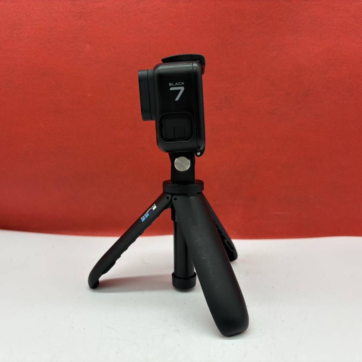 ◆ GoPro HERO7 Black アクションカメラ ブラック 通電確認済 バッテリー付属 ゴープロ _画像2